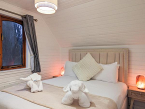 Boann 5 - Hot Tub-Hunting Tower Lodges-Luxury-Families-Romantic